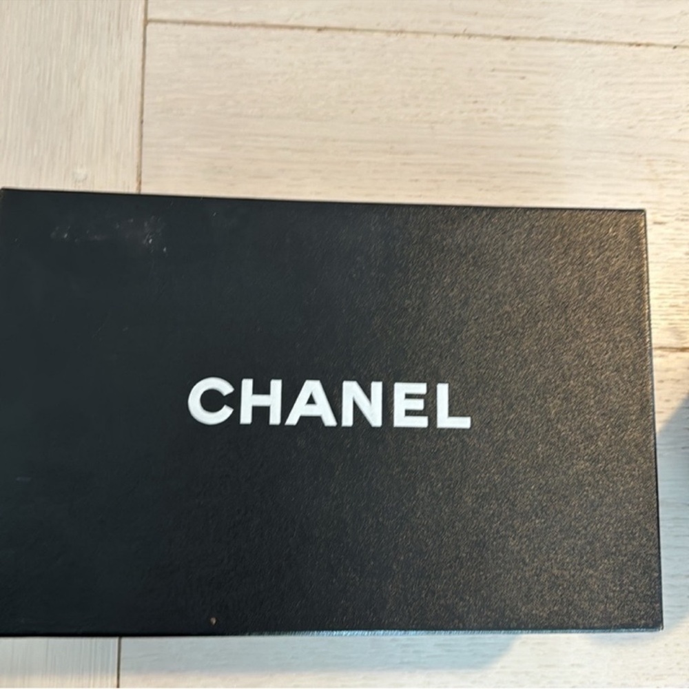CHANEL Elegant Black Peep-Toe Heels with Gold Chain and CC Charm - Picture 11 of 14